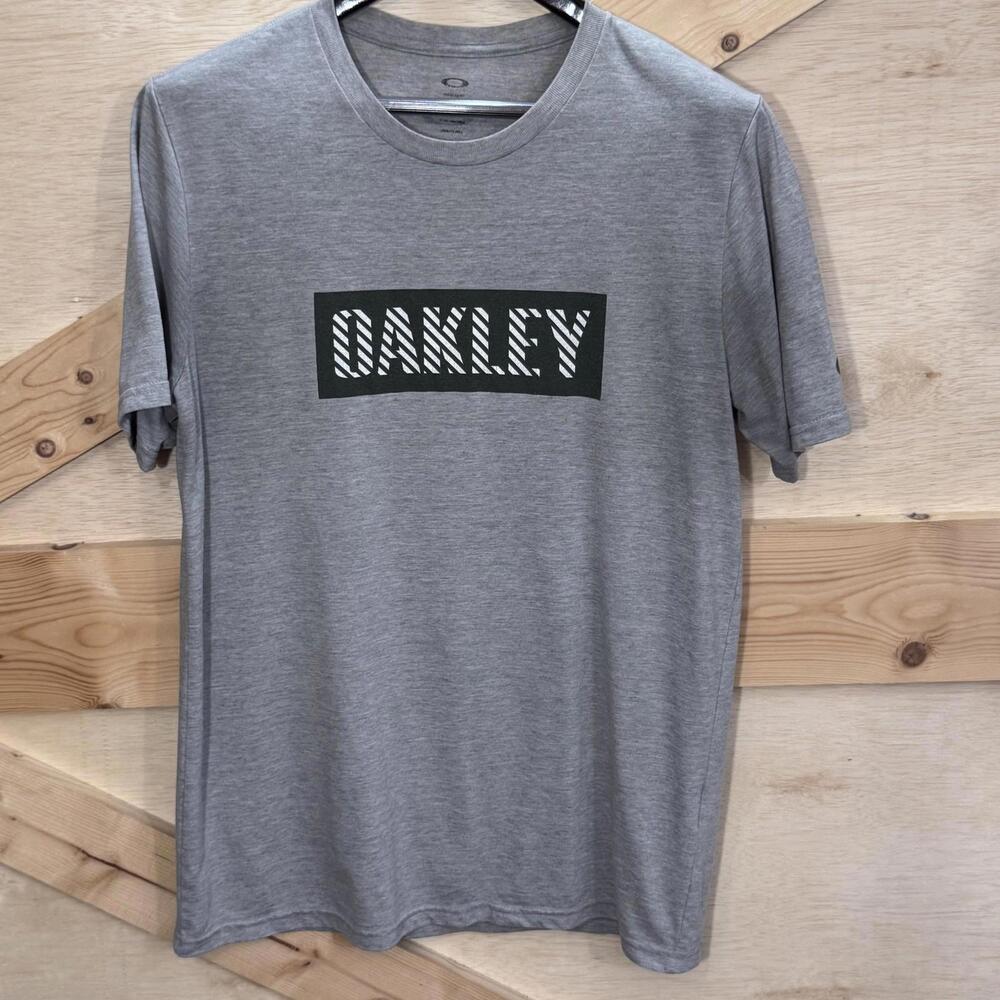Oakley Shirt Mens Large Gray Performance Fit Athletic Logo Tee Sports Casual